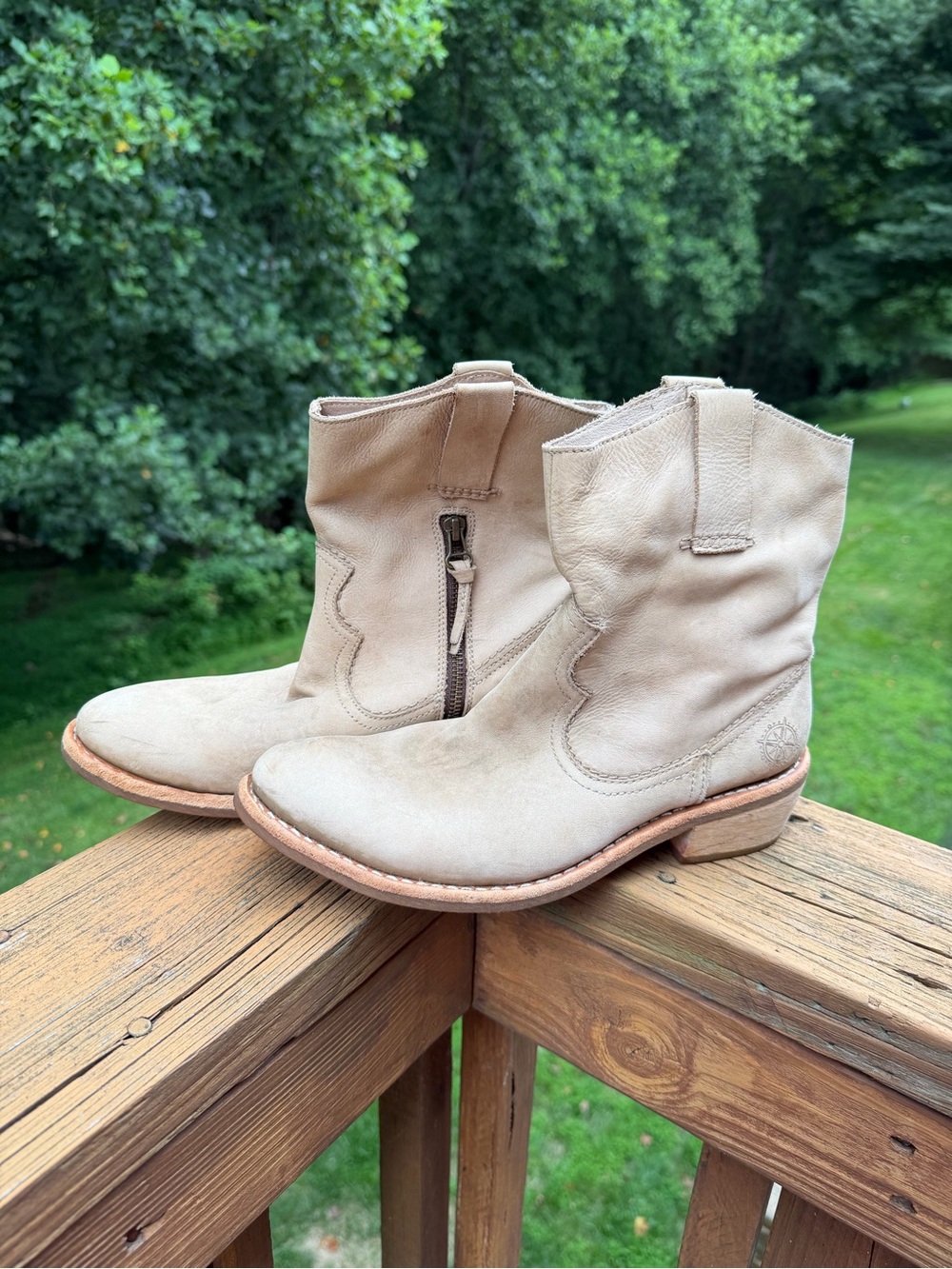 NWOT Bussola Boots